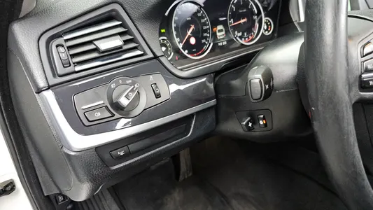 BMW 5 Series (F10) 520d xDrive 2013 16