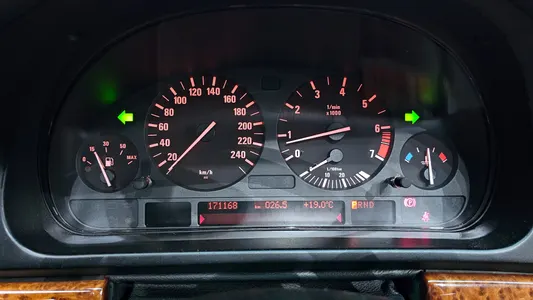 BMW 5 Series 528i 1996 8