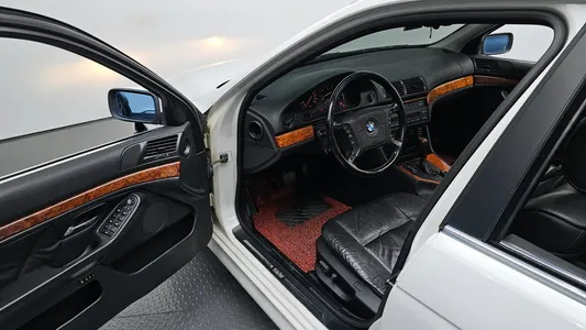 BMW 5 Series 528i 1996 11