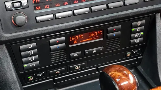 BMW 5 Series 528i 1996 18