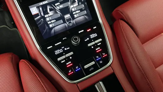 Porsche (971) 2.9 AWD E- 2020 19