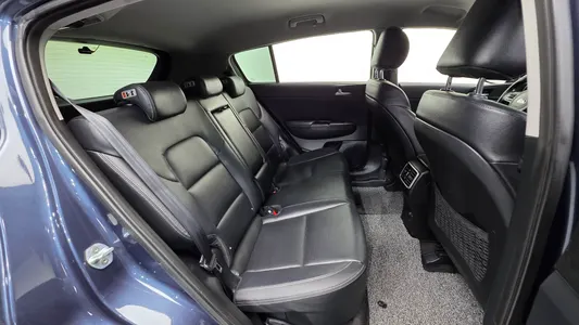 Kia 4 1.7 2WD 2016 19