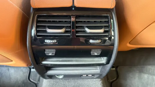 BMW 5 Series (G30) 520i 2023 13