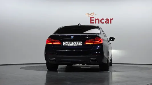 BMW 5 Series (G30) 520i M 2020 4
