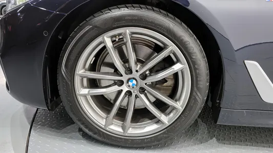 BMW 5 Series (G30) 520i M 2020 5