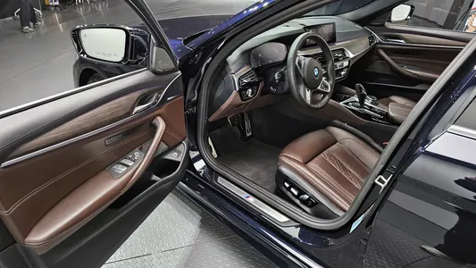 BMW 5 Series (G30) 520i M 2020 11