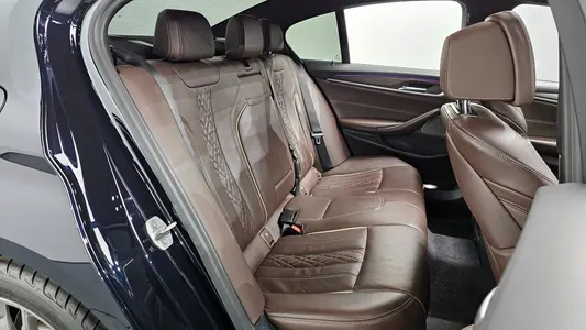 BMW 5 Series (G30) 520i M 2020 12
