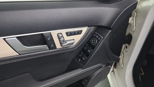 Mercedes-Benz C-Class W204 C200 CGI 2013 17