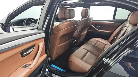 BMW 5 Series (F10) 550i xDrive 2013 12