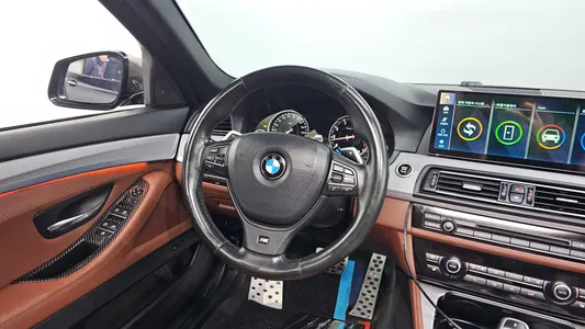 BMW 5 Series (F10) 550i xDrive 2013 13