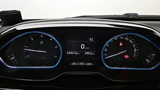 Peugeot 2008 1.6 e-HDi S 2015 8