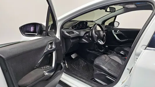 Peugeot 2008 1.6 e-HDi S 2015 11