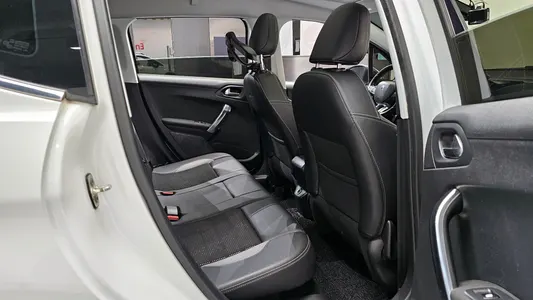 Peugeot 2008 1.6 e-HDi S 2015 12