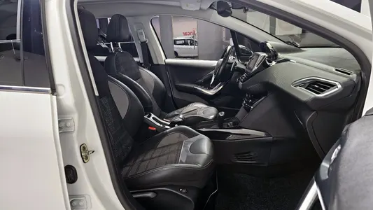 Peugeot 2008 1.6 e-HDi S 2015 10