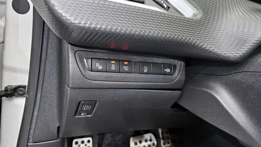 Peugeot 2008 1.6 e-HDi S 2015 16