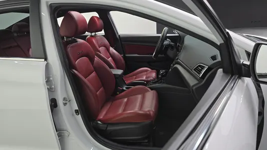 Hyundai AD 1.6 2017 12