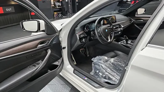 BMW 5 Series (G30) 530i xDrive M 2018 11
