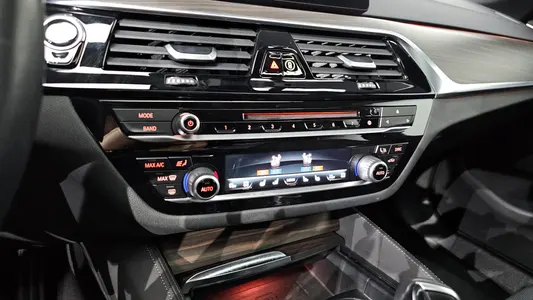BMW 5 Series (G30) 530i xDrive M 2018 16