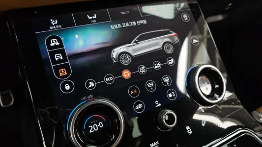 Land Rover 레인지로버 벨라 3.0 D300 R- HSE 2019 36