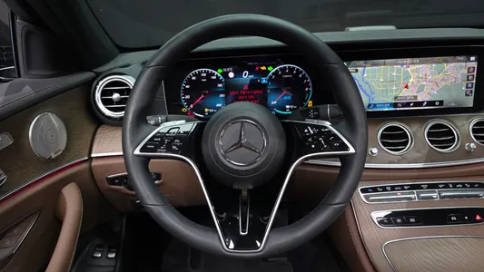 Mercedes-Benz E-Class W213 E300e 4MATIC 2021 13