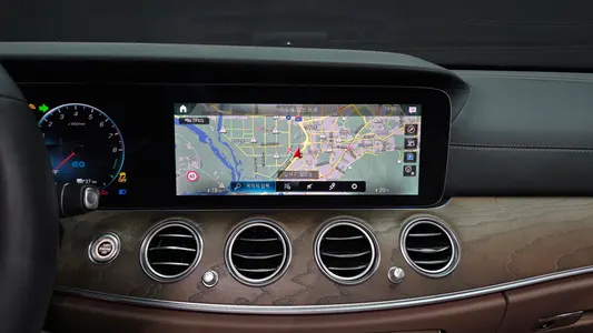 Mercedes-Benz E-Class W213 E300e 4MATIC 2021 14