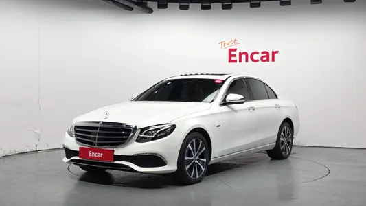 Mercedes-Benz E-Class W213 E300e 4MATIC 2020