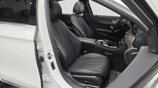 Mercedes-Benz E-Class W213 E300e 4MATIC 2020 12