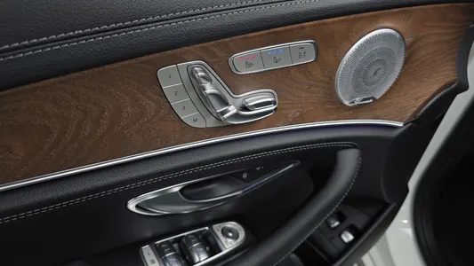 Mercedes-Benz E-Class W213 E300e 4MATIC 2020 14