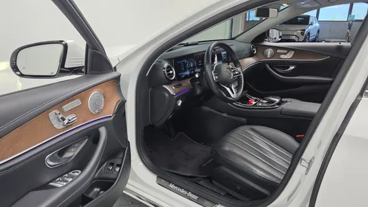 Mercedes-Benz E-Class W213 E300e 4MATIC 2020 10