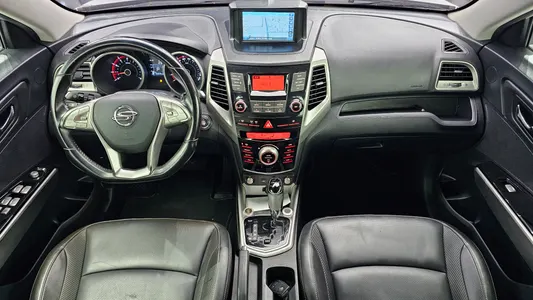 KG Mobility Tivoli VX 2WD 2015 7
