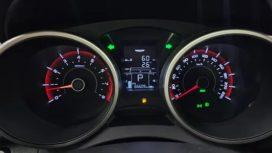 KG Mobility Tivoli VX 2WD 2015 8