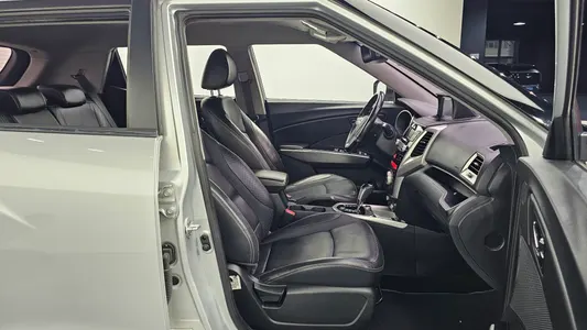 KG Mobility Tivoli VX 2WD 2015 11