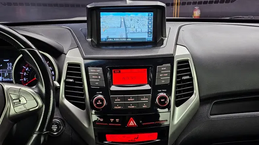 KG Mobility Tivoli VX 2WD 2015 14