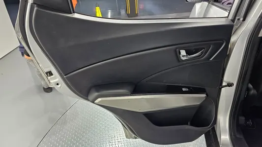 KG Mobility Tivoli VX 2WD 2015 25