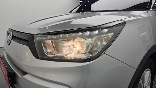 KG Mobility Tivoli VX 2WD 2015 22