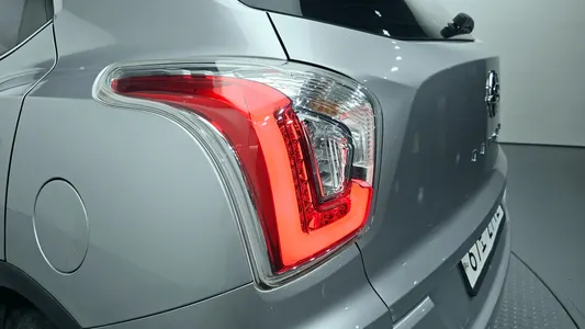 KG Mobility Tivoli VX 2WD 2015 23