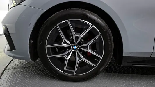 BMW 5 Series (G60) 520i 2025 4