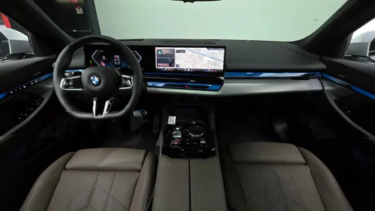 BMW 5 Series (G60) 520i 2025 6