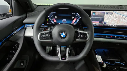 BMW 5 Series (G60) 520i 2025 12