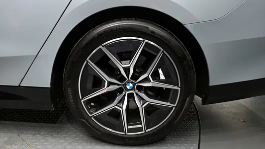 BMW 5 Series (G60) 520i 2025 21