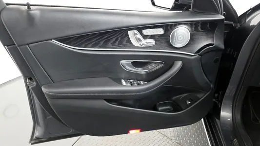 Mercedes-Benz E-Class W213 E300 4MATIC 2019 24