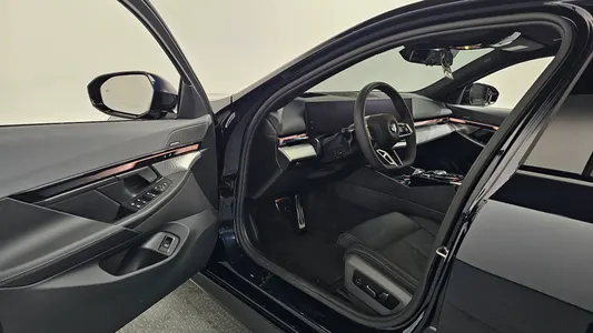 BMW 5 Series (G60) 530i xDrive M 2025 10