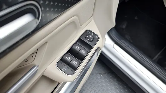 Mercedes-Benz GLB-Class X247 GLB200 d 2024 28