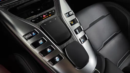Mercedes-Benz AMG GT 4 43 4MATIC+ 2024 18