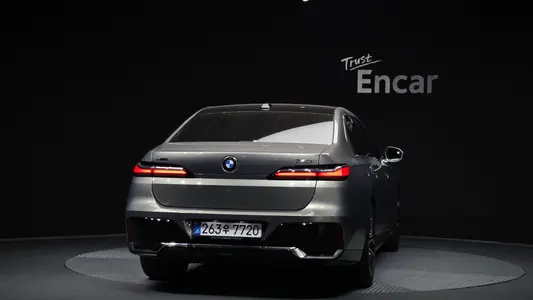 BMW 7 Series (G70) 740i xDrive M 2025 4