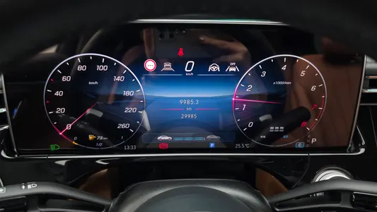 Mercedes-Benz E-Class W214 E300 4MATIC AMG Line 2024 7