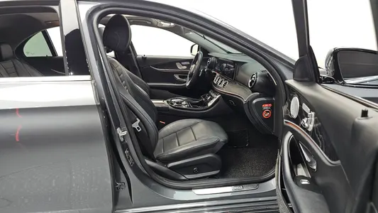 Mercedes-Benz E-Class W213 E300 4MATIC 2017 26