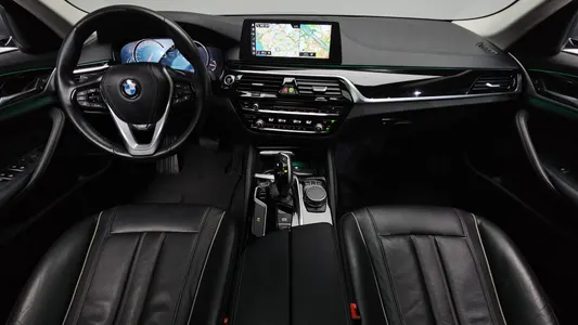 BMW 5 Series (G30) 520i 2018 6