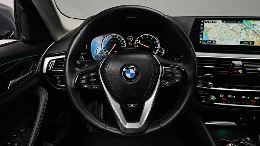 BMW 5 Series (G30) 520i 2018 11