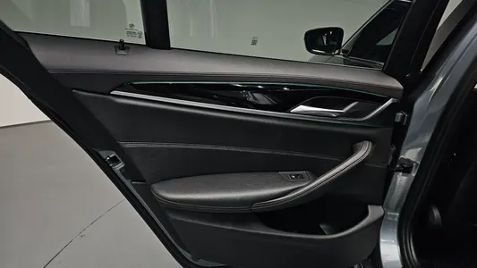 BMW 5 Series (G30) 520i 2018 25